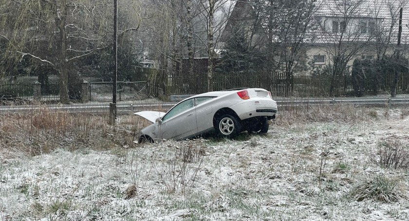 Maciejowa - Toyota po zderzeniu wylądowała w rowie