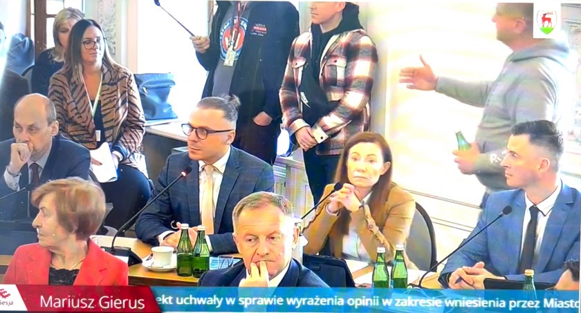 Awantura na sesji Rady Miasta. Obrady zostały przerwane. Nagranie w artykule
