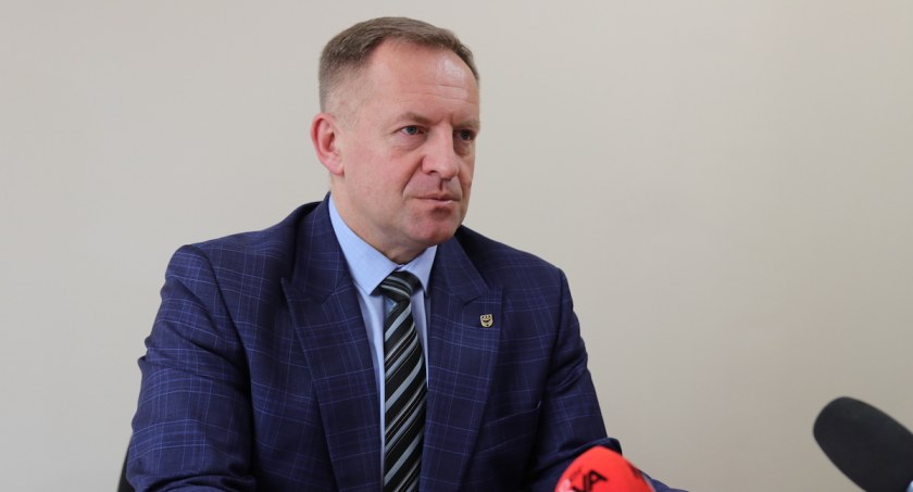 Lodowisko obok Karkonoskiej Agencji Rozwoju Regionalnego