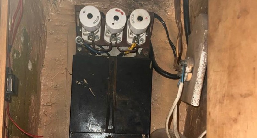 Nielegalnie podłączył się do instalacji elektrycznej. Ma jeszcze inne czyny na sumieniu