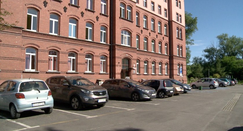 Sytuacja w jeleniogórskim MOPS-ie to wina rządu! Mamy oświadczenie Miasta