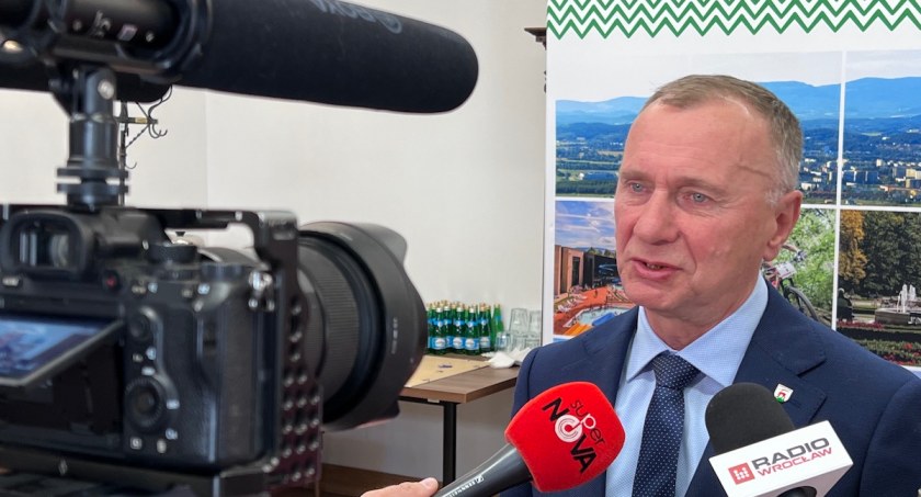 Kosmiczne ceny prądu dla Jeleniej Góry. Czy Miasto będzie zmuszone do skrajnych oszczędności?