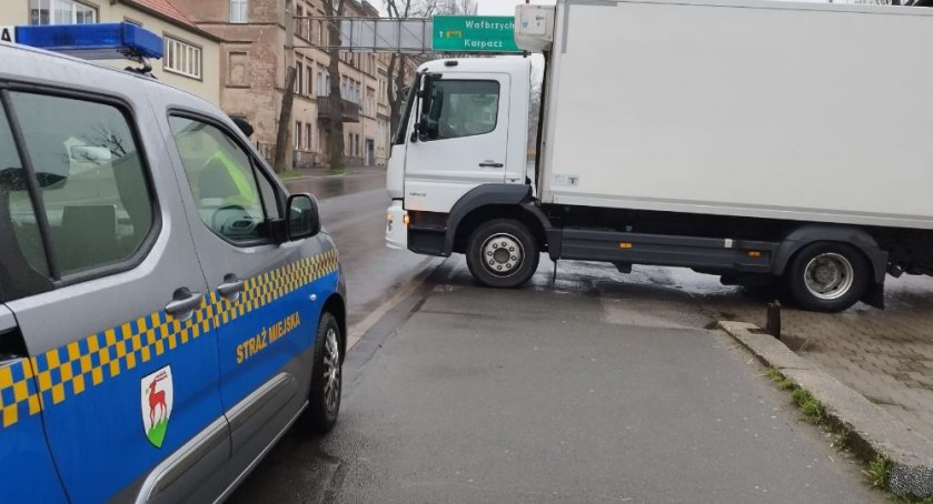 Mandat dla dostawcy towarów do sklepu. Czy ta decyzja była słuszna?