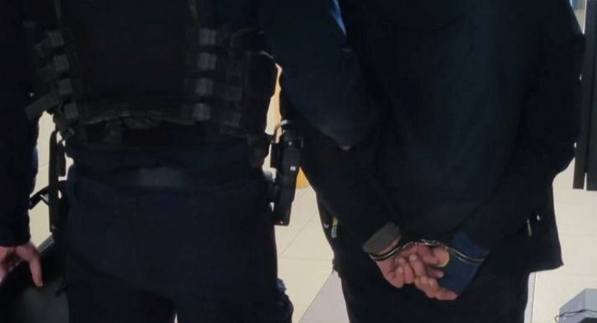 Groził byłej partnerce i poprzebijał opony w jej aucie.