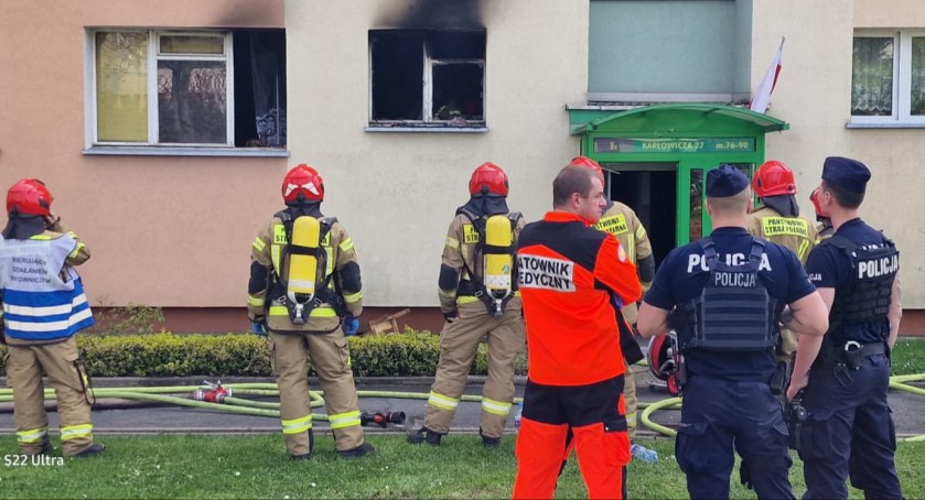 Pożar w mieszkaniu na Zabobrzu. Zobacz nagranie z akcji