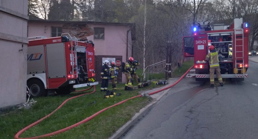 Pożar przybudówki dawnego hotelu Karkonosze w Szklarskiej Porębie