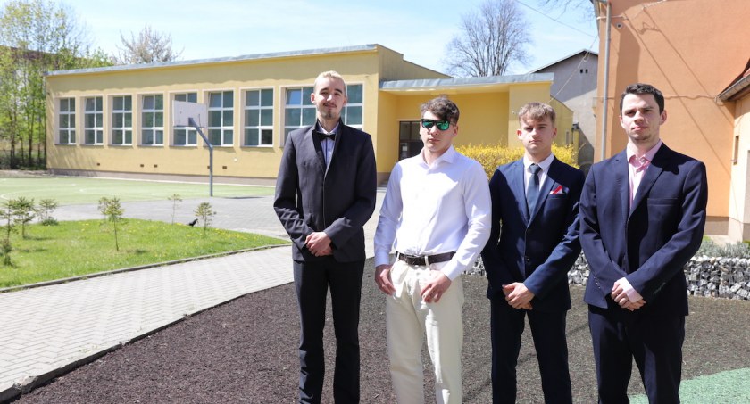 Pierwszy egzamin za nimi. Maturzyści z Norwida po maturze z języka polskiego