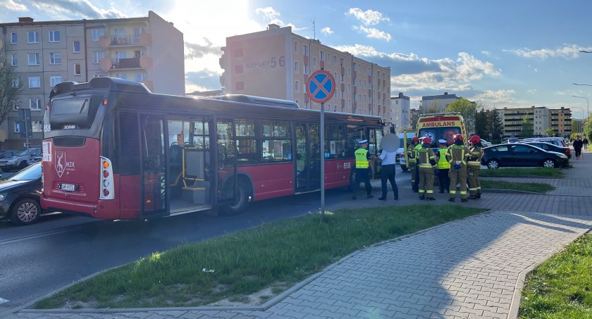 Kierowca autobusu MZK potrącił kobietę na pasach