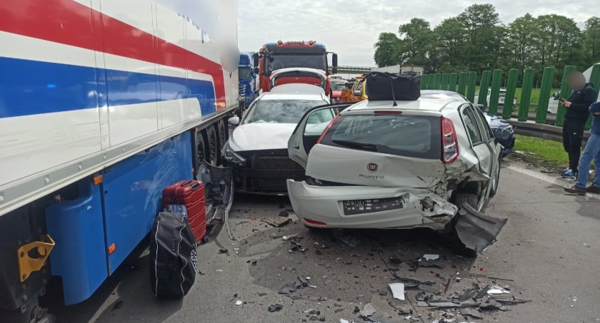 Wypadek na A4 - autostrada zablokowana. Na miejscu lądował śmigłowiec LPR