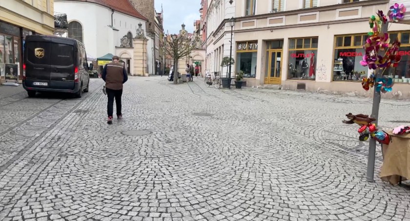 Jelenia Góra się wyludnia. Z roku na rok ubywa mieszkańców.