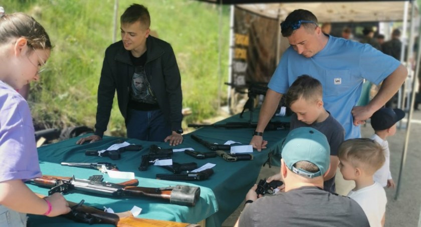Dzień Dziecka ze Strzelcem - piknik na jeleniogórskiej strzelnicy