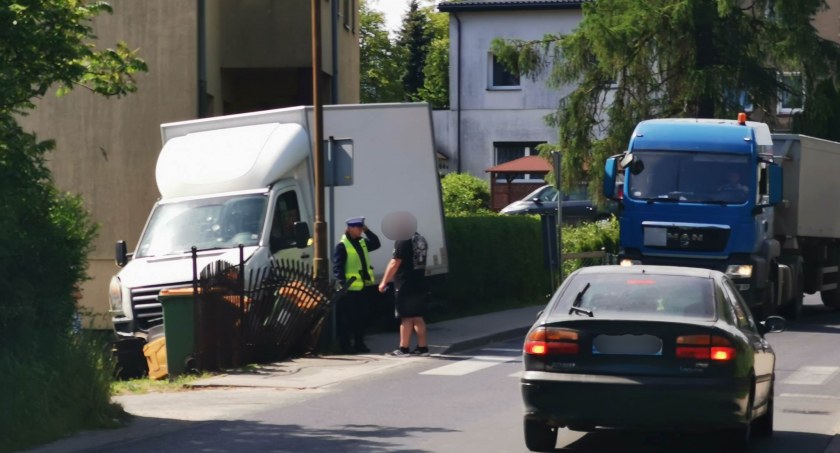 Busem w płot w Jeżowie Sudeckim. O krok od tragedii