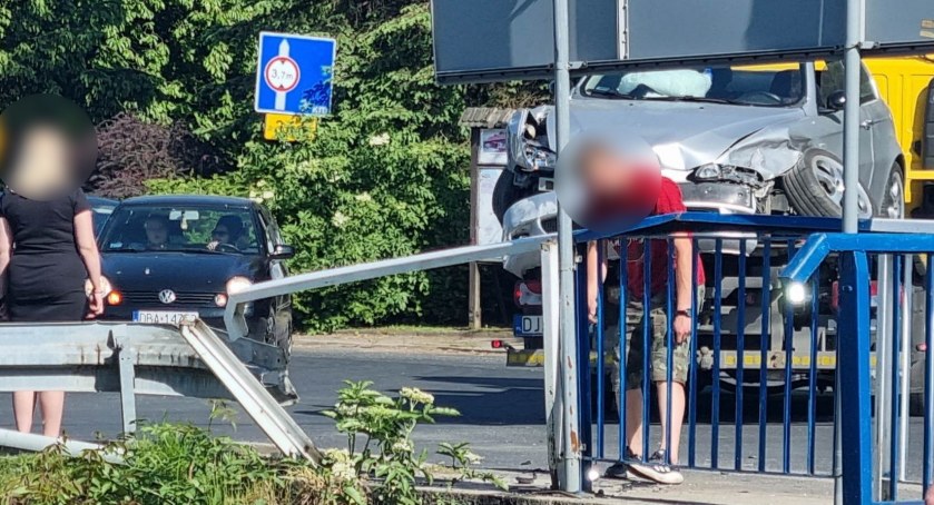 Zobacz na nagraniu jak doszło do zdarzenia drogowego w Ścięgnach