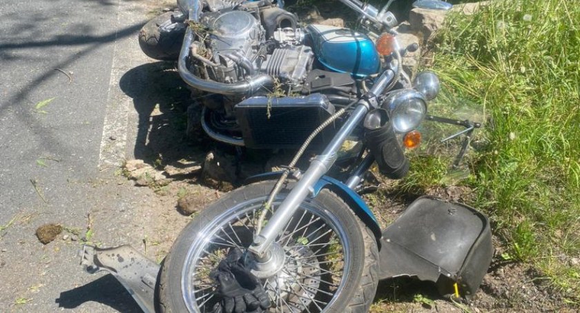 Śmiertelny wypadek. Nie żyje motocyklista, a lekarze walczą o życie pasażerki