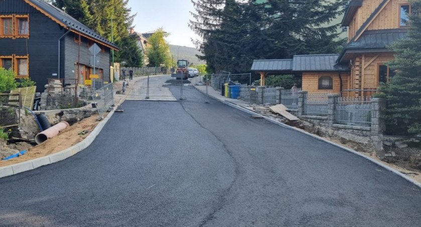 Postępują prace przy przebudowie ul. 1 Maja w Szklarskiej Porębie