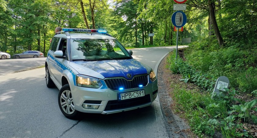 Śmiertelny wypadek na Przełęczy Okraj. Nie żyje motocyklista