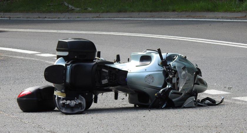 Wypadek na krajowej trójce. Motocyklista w szpitalu.