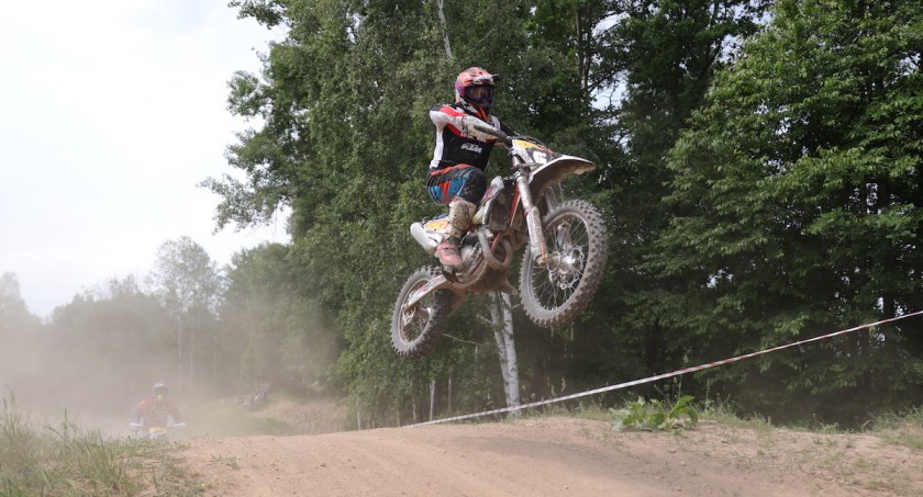 Artur Borucki i Paweł Porębski zwycięzcami sztafety enduro na torze w Siedlęcinie