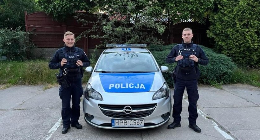 Chciał skoczyć z mostu. Policjanci odwiedli desperata od tego pomysłu