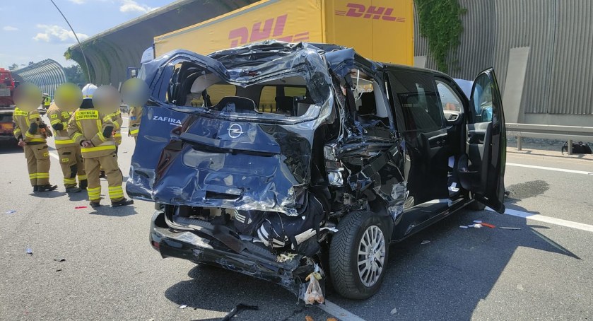 Autostradowa Obwodnica Wrocławia zablokowana po zderzeniu kilku pojazdów