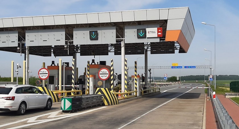 Bez opłat na autostradach państwowych dla pojazdów lekkich
