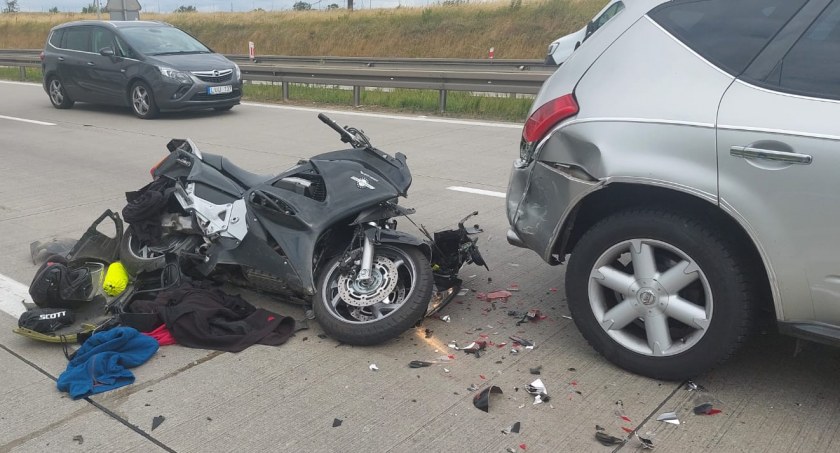 Zderzenie motocykla i osobówek. Utrudnienia na autostradzie A4 w kierunku Wrocławia