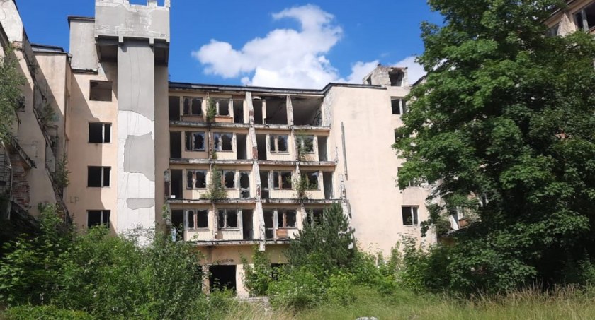 Próba samobójcza w ruinach hotelu Sudety