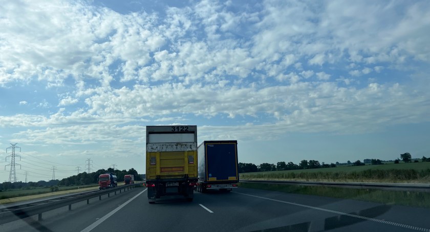 Koniec z wyścigami słoni na autostradach. W życie weszły nowe przepisy