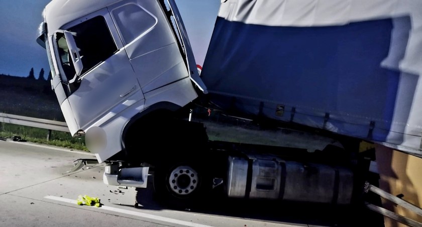 Autostrada A4 zamknięta. Kierowca przygnieciony kabiną