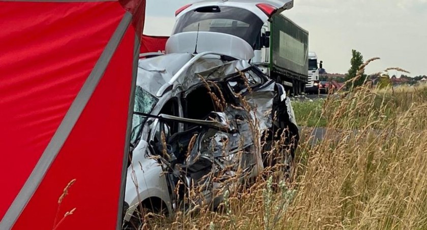 Tragiczny wypadek. Nie żyje 44-letni kierowca osobówki