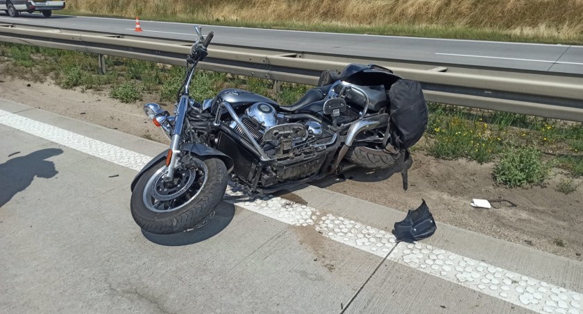 Dwie osoby poszkodowane w wyniku zderzenia motocykla z osobówką