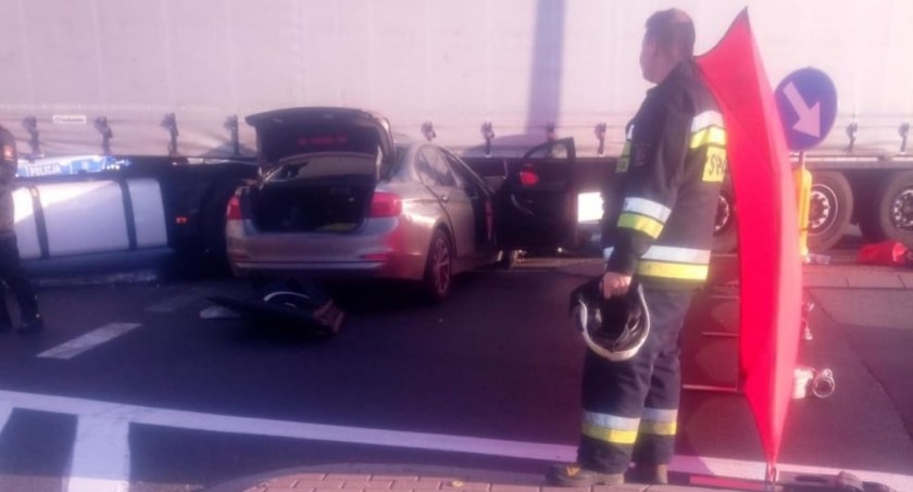 Tragiczny finał wypadku na A4. Nie żyje młody policjant