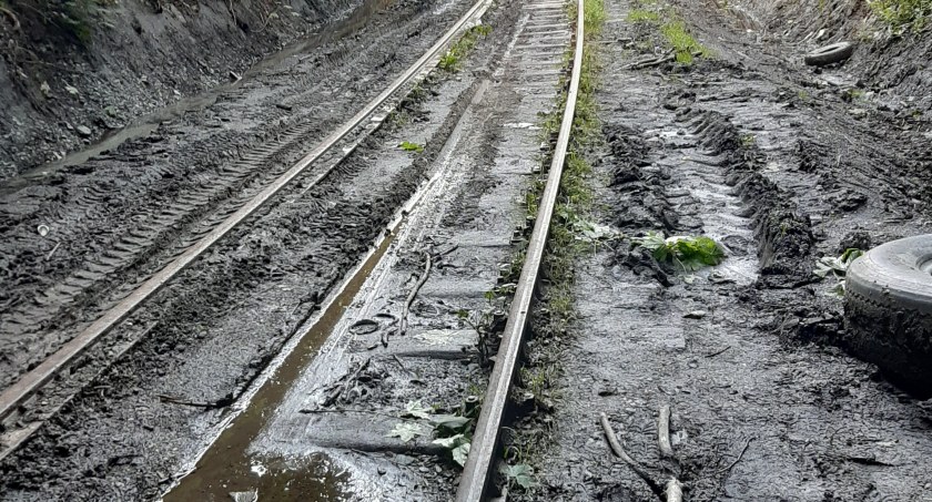 Rozkradają torowisko w Kowarach