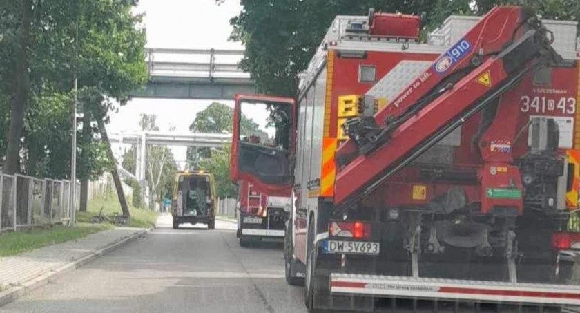 Betonowa płyta przygniotła chłopca. Trwa walka o jego życie