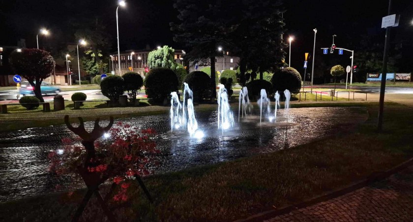 Jelenia Góra : Miejska fontanna znowu świeci!