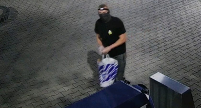 Z siekierą na myjnię. Złodziej chciał się wzbogacić - spłoszył go alarm