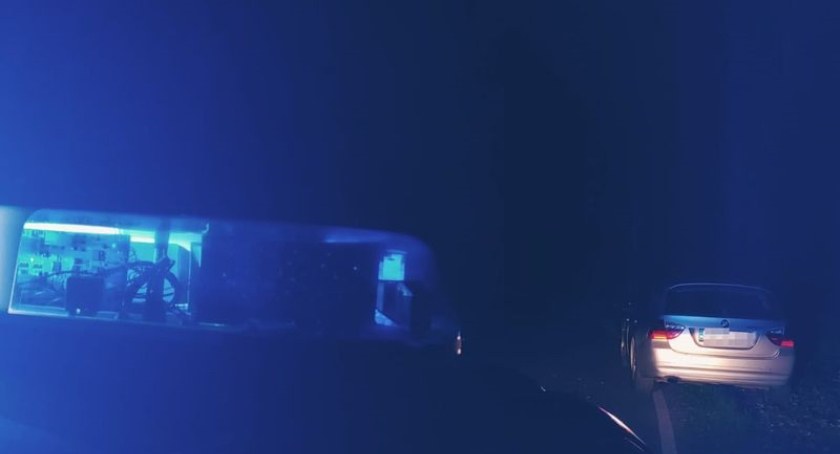 Zatrzymali nietrzeźwego kierowcę. Był poszukiwany listem gończym