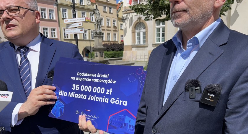 Krzysztof Mróz - Duże pieniądze płyną do samorządów
