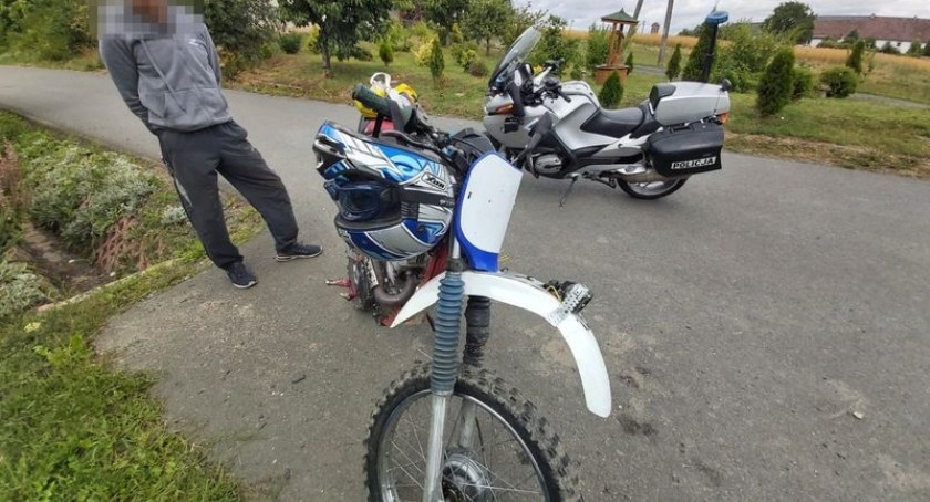 Zatrzymany motocyklista nie miał uprawnień i był poszukiwany listem gończym