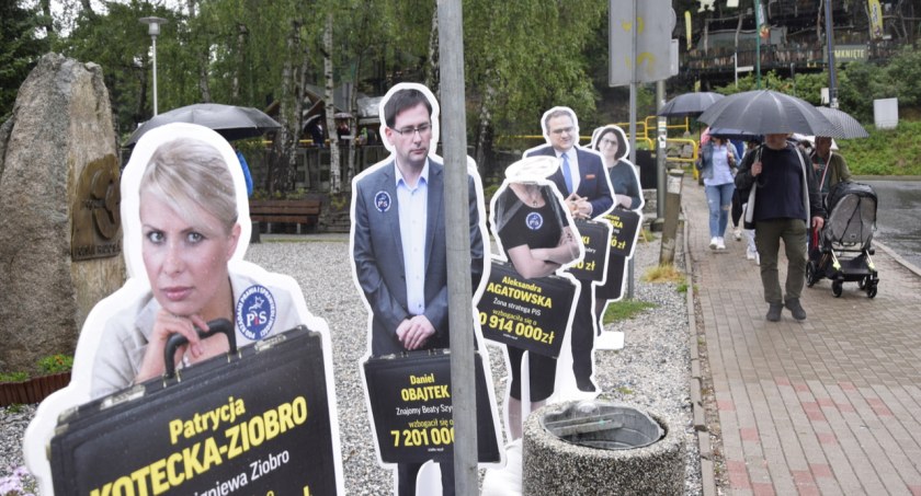 Aleja Milionerów PiS stanęła w Szklarskiej Porębie