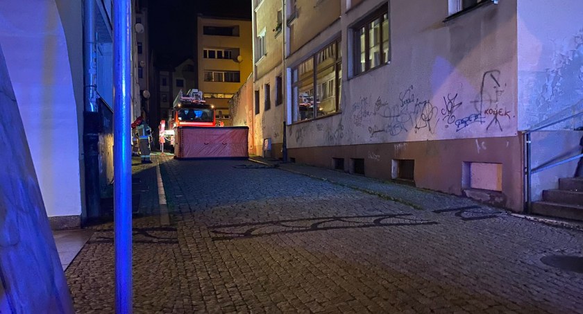 Zalała mieszkanie sąsiadom. Interwencja na Placu Ratuszowym