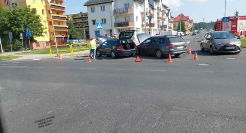 Dwa Volkswageny zderzyły się na pechowym skrzyżowaniu