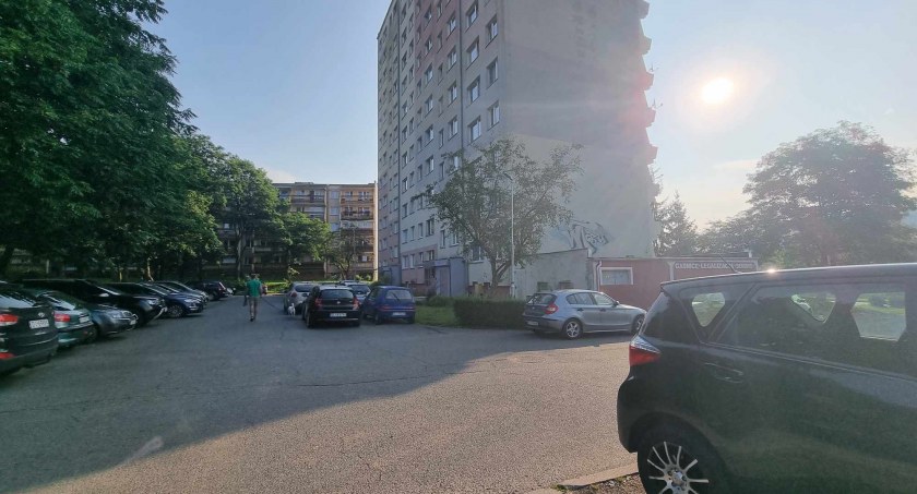 Tragedia na Zabobrzu. Kobieta skoczyła z ósmego piętra