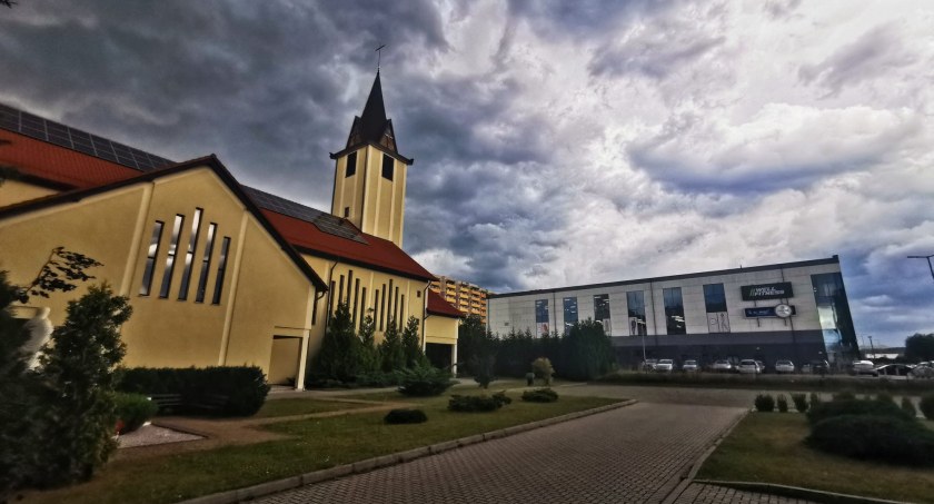 Burze z gradem w Jeleniej Górze. Jest alert RCB
