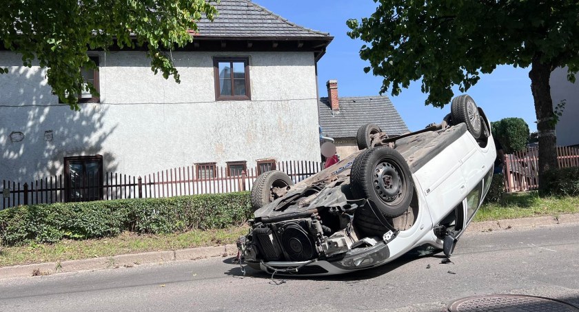 Jelenia Góra : Dachowanie na drodze jednokierunkowej