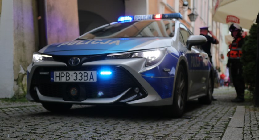 Ciągnęli 17-letnią rowerzystkę za samochodem. Tragiczny finał nieodpowiedzialnego zachowania