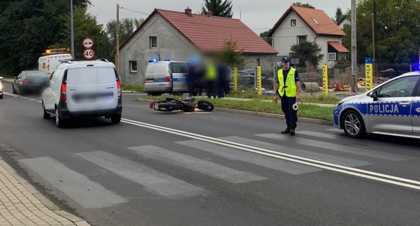 Chciał uciec policjantom. Po zderzeniu z radiowozem został zatrzymany