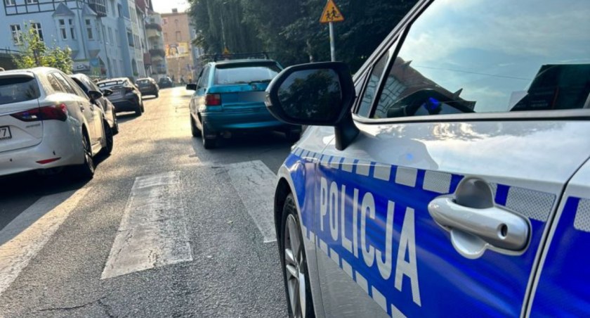89-letni kierowca potrącił na pasach nastolatkę