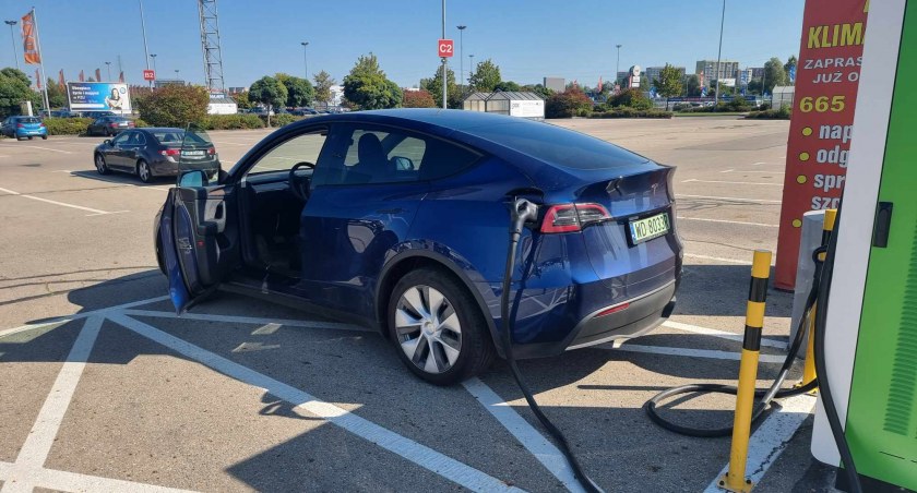 Elektrykiem pod prąd. Ładujemy nasze auto elektryczne.