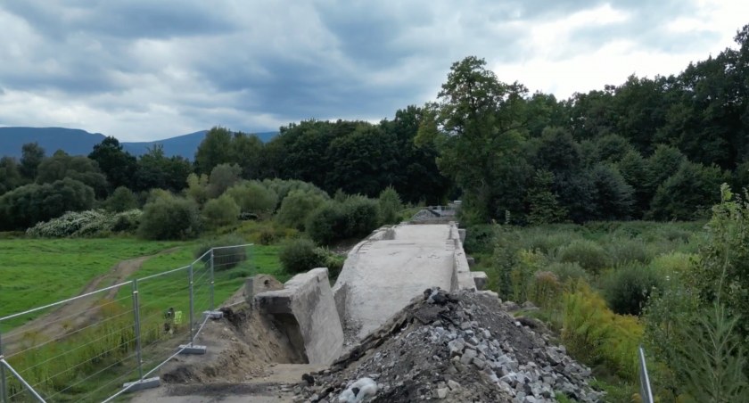 Remont zabytkowego mostu w gminie Mysłakowice